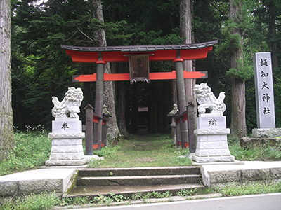 長野市大岡　樋知神社の入口