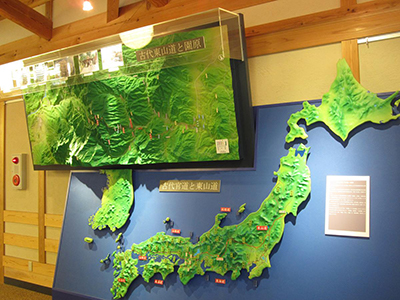 「はゝき木館」にある日本の立体地図