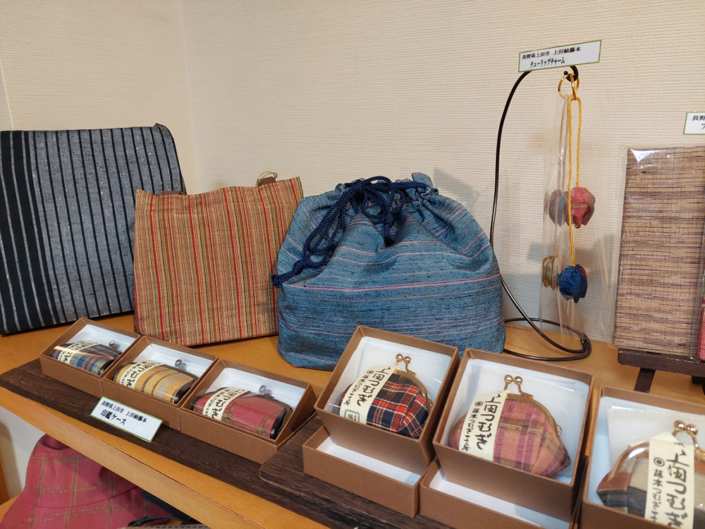 お土産処「花雪洞」