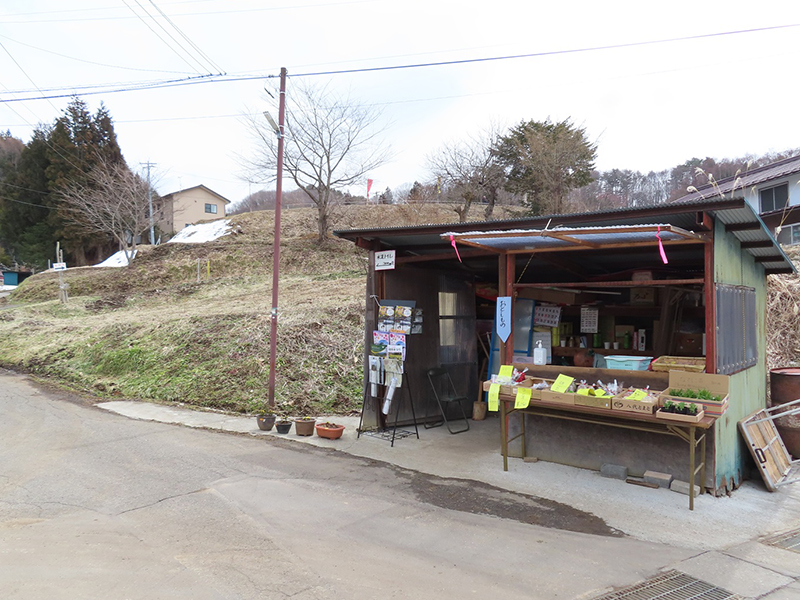 駐車場脇の小さな売店