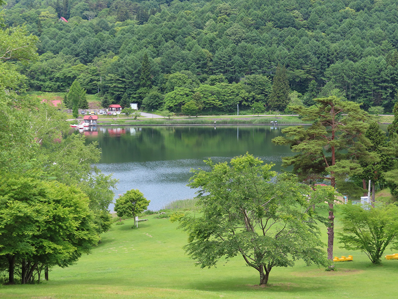 聖湖畔の別荘地