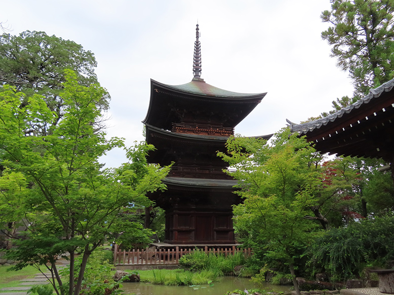 信濃国分寺の三重塔