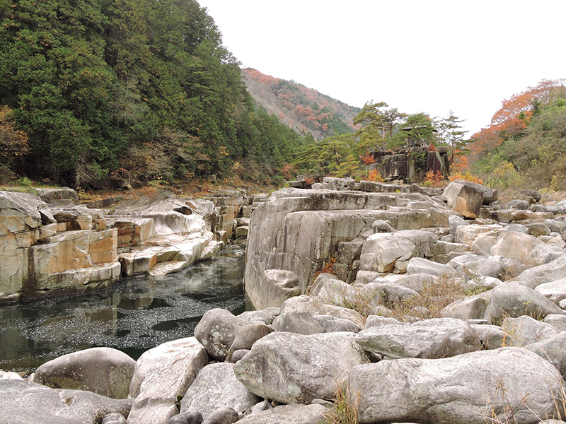 旅の宿で有名な「寝覚めの床」