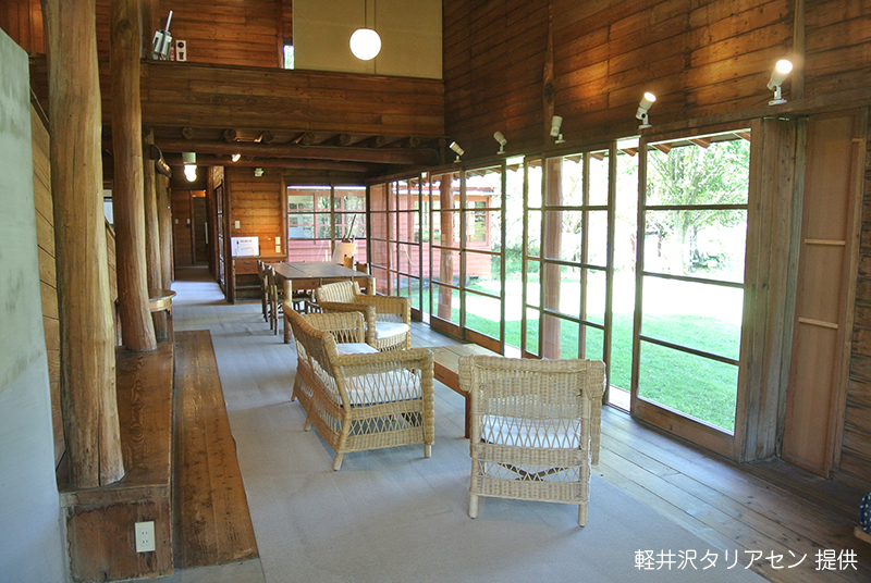 横長連続窓